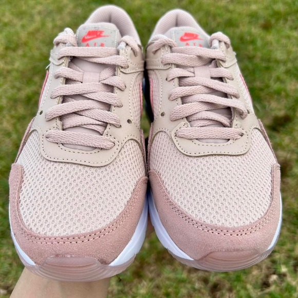 NEW NIKE AIR MAX TAN - Picture 2 of 3